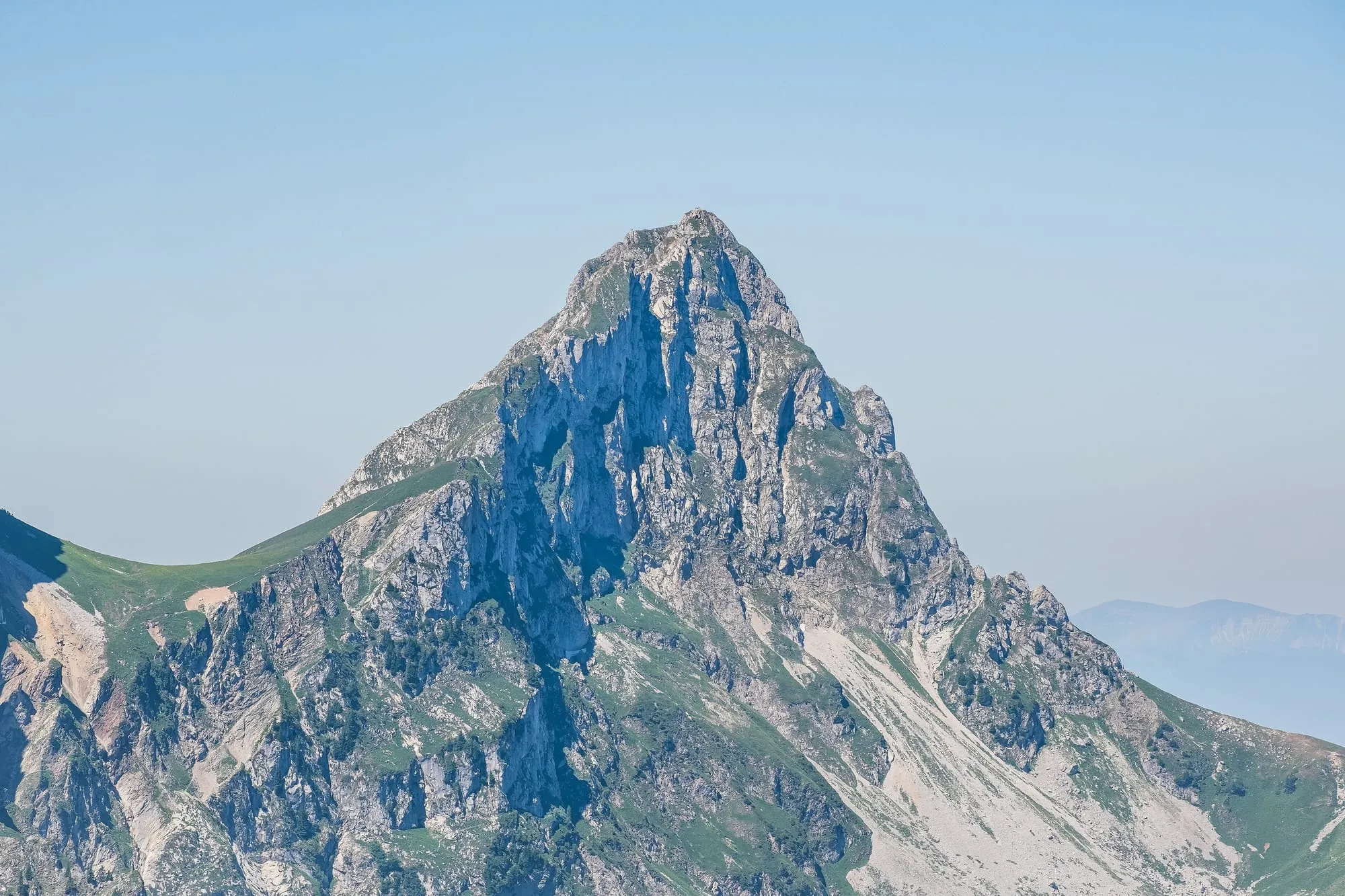 La Dent d'Oche vue depuis le Grammont, en Suisse