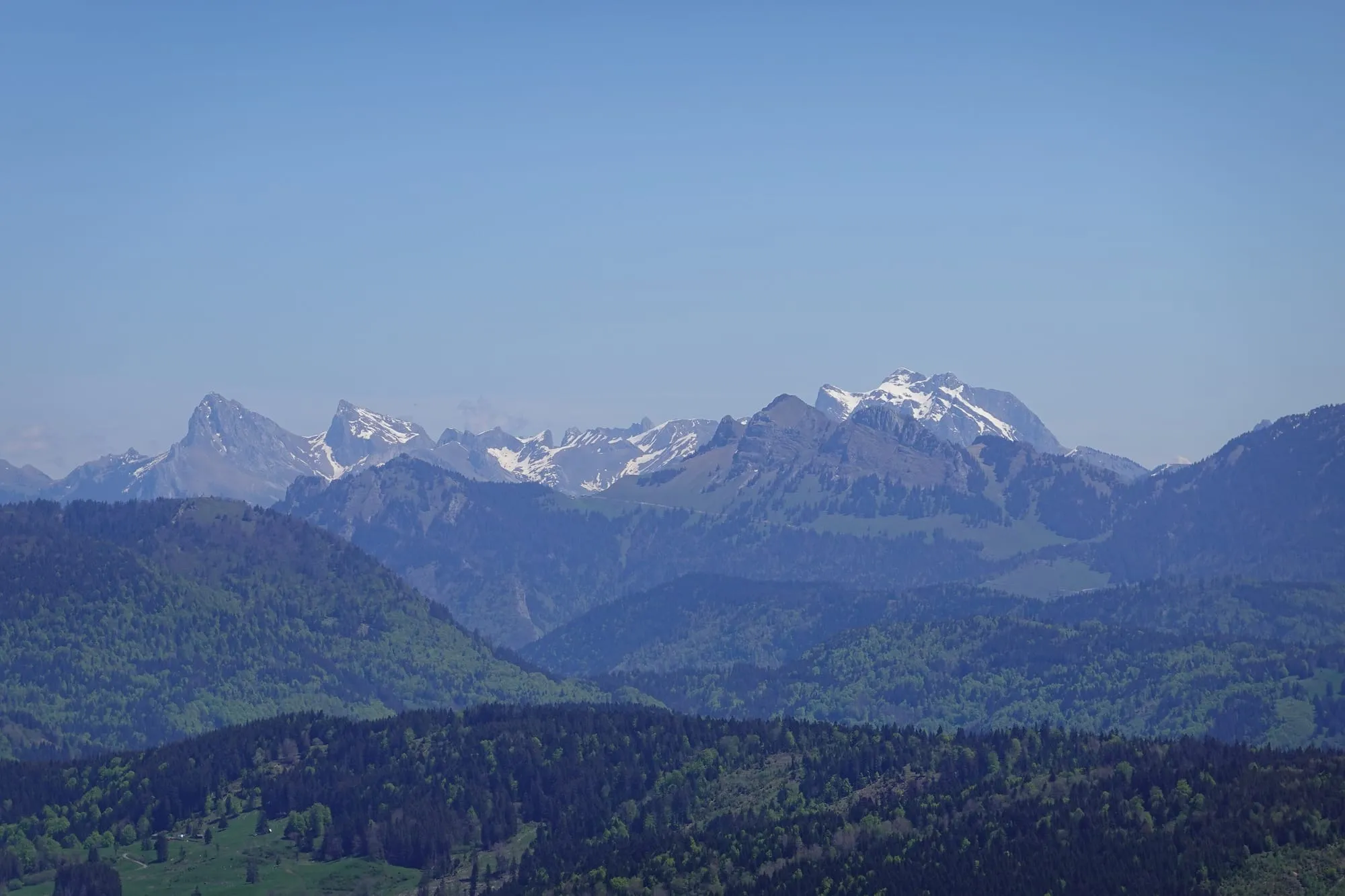 La Dent d'Oche et le mont Billiat vus du signal des Voirons