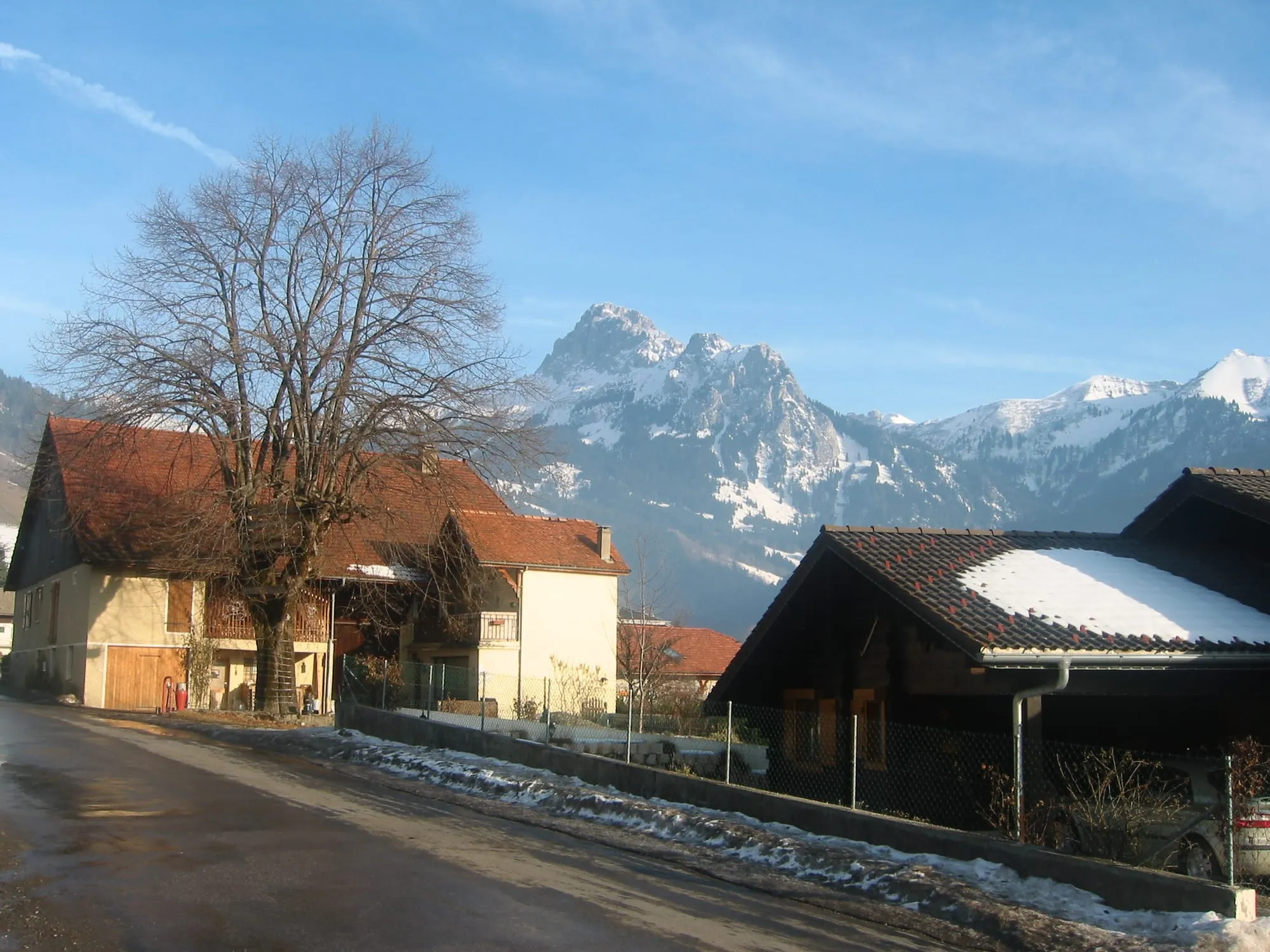 La Dent d'Oche enneigée en hiver