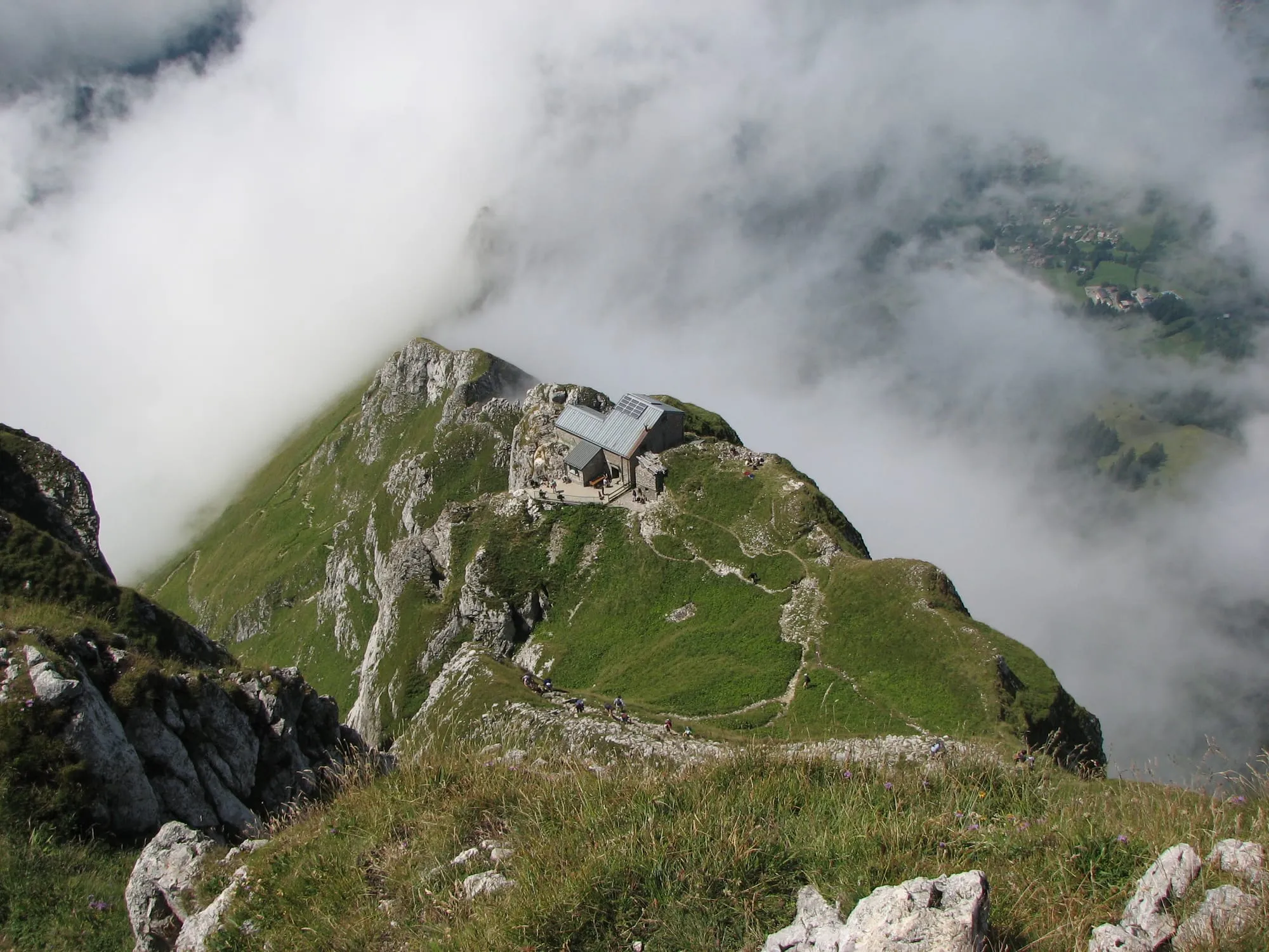 Le refuge de la Dent d'Oche avant sa rénovation