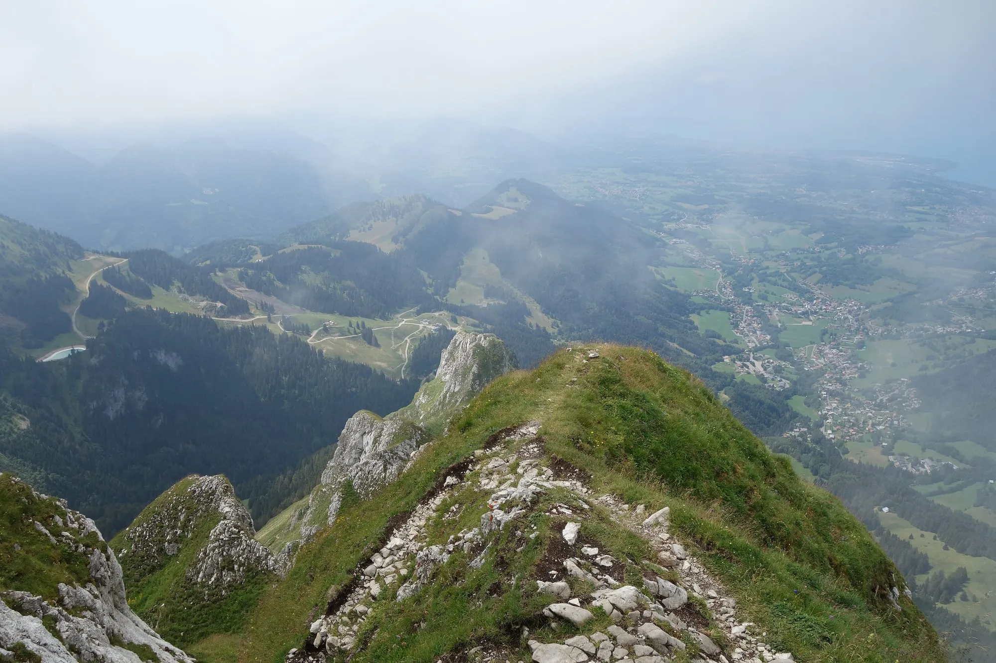 Vue depuis le sentier d'ascension de la Dent d'Oche